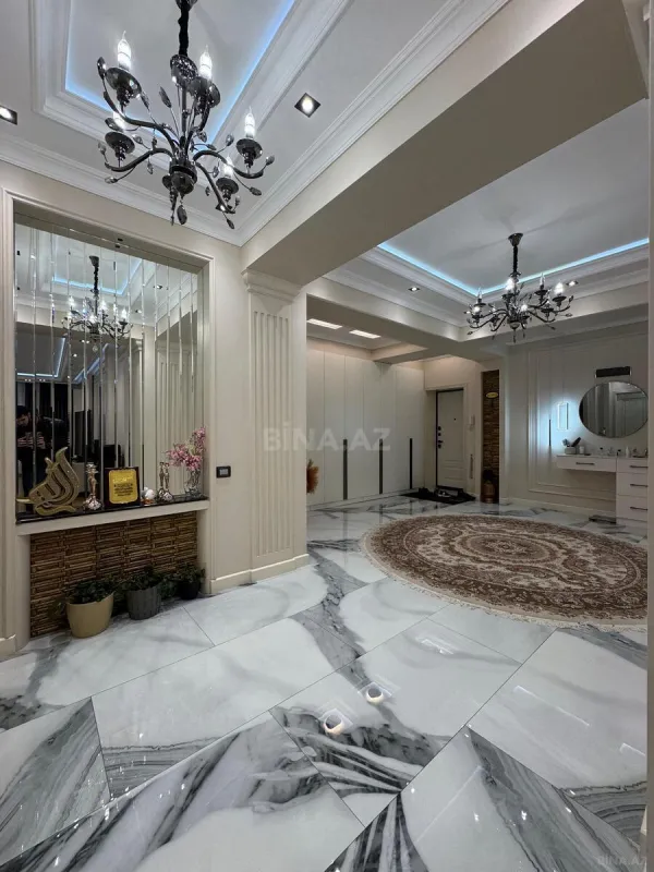 Satılır 5 otaqlı mənzil 275 m²