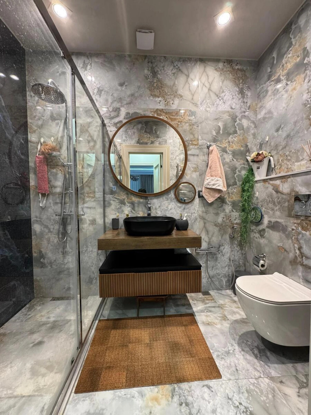 Satılır 5 otaqlı mənzil 275 m²