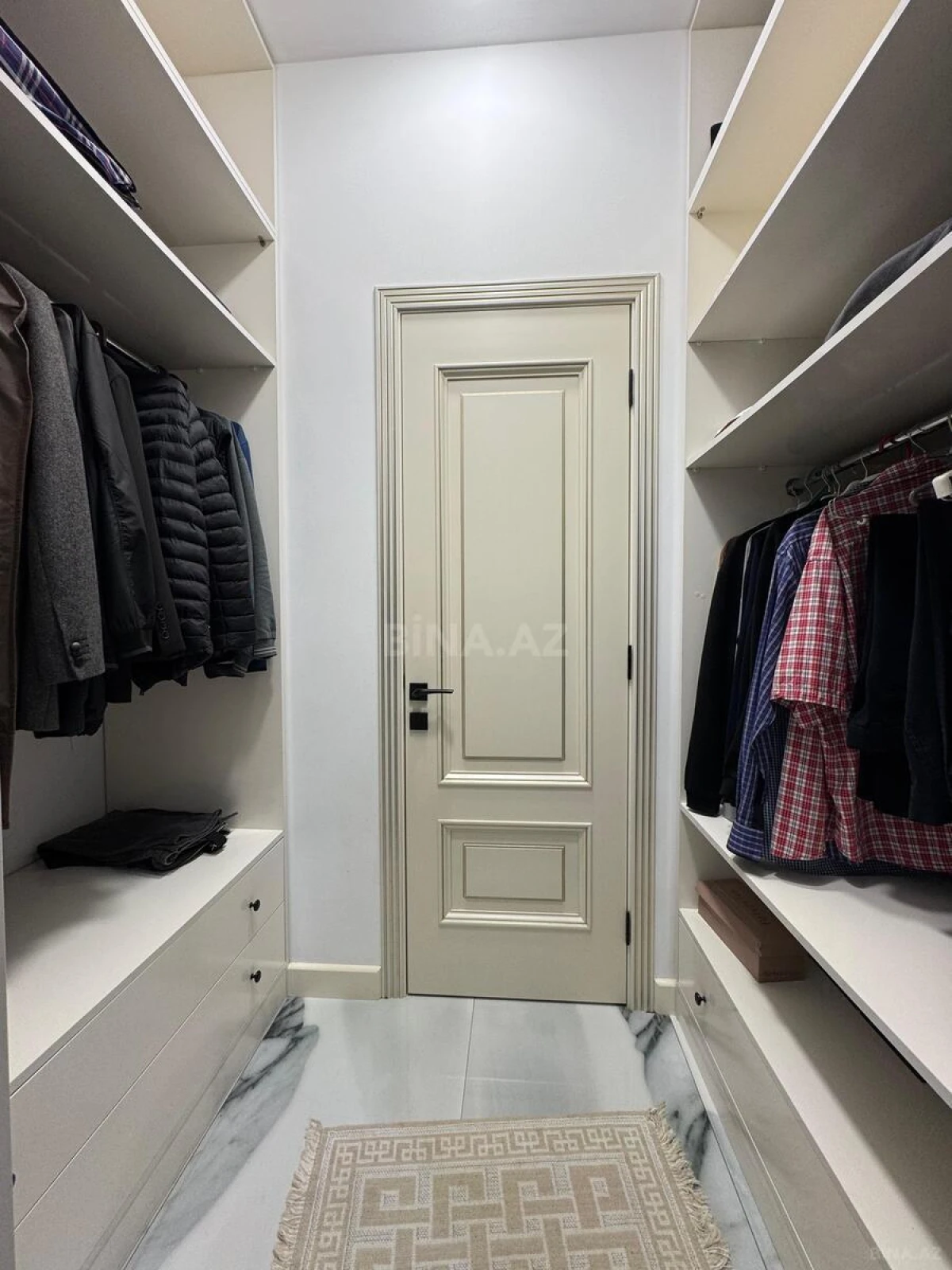 Satılır 5 otaqlı mənzil 275 m²