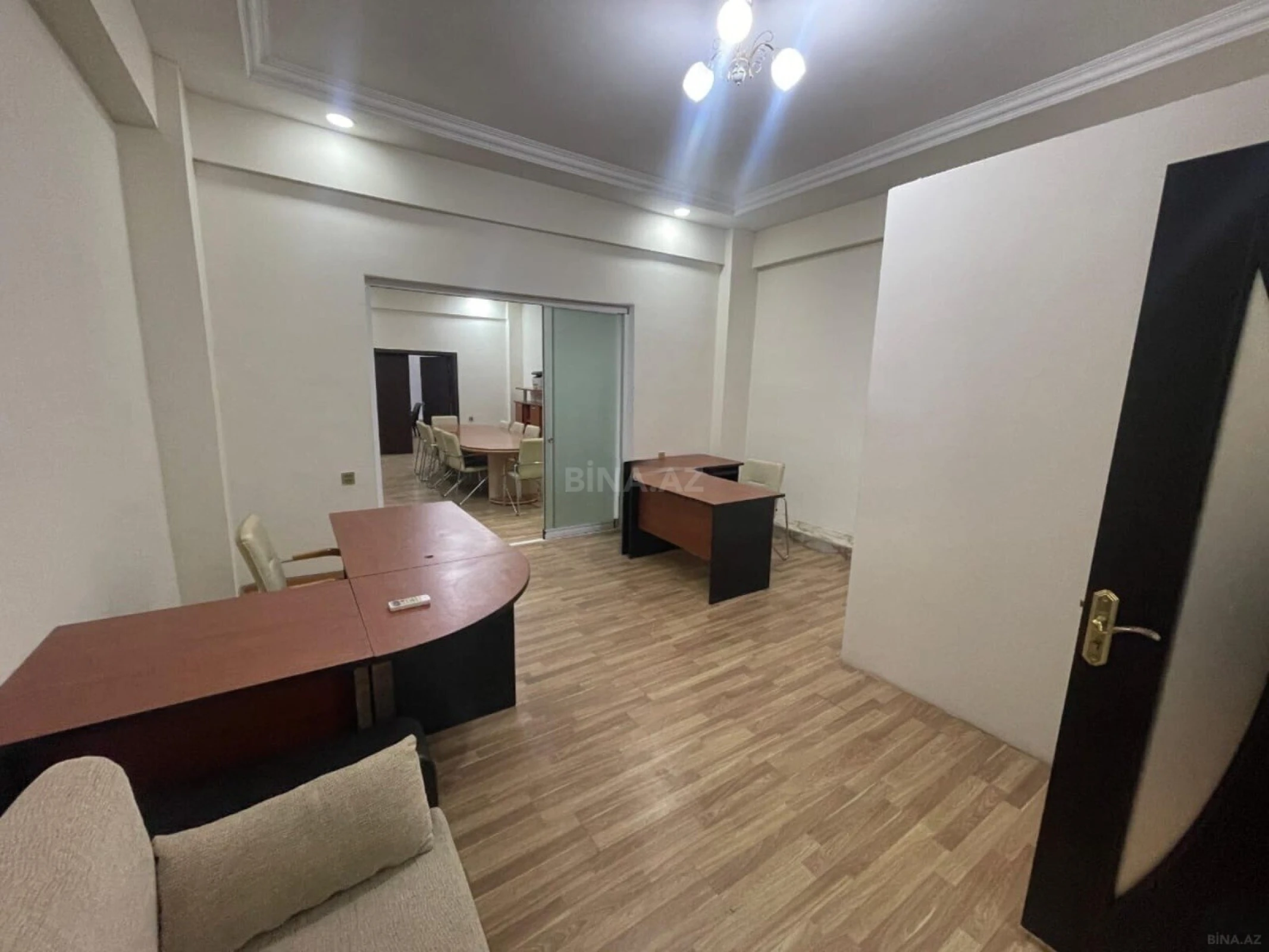 Kirayə verilir 3 otaqlı ofis 101 m²