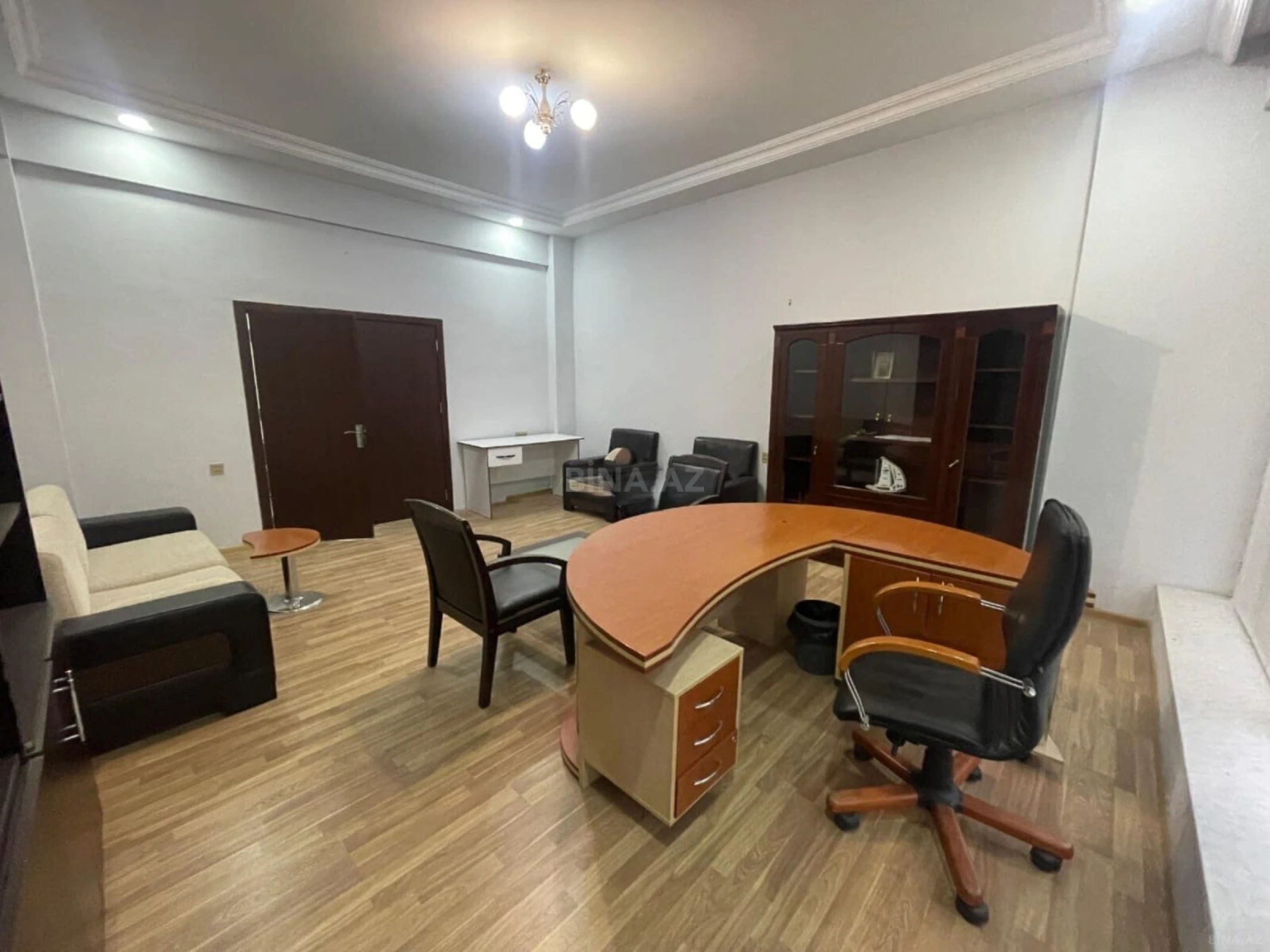 Kirayə verilir 3 otaqlı ofis 101 m²