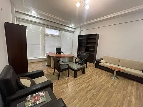 Kirayə verilir 3 otaqlı ofis 101 m²