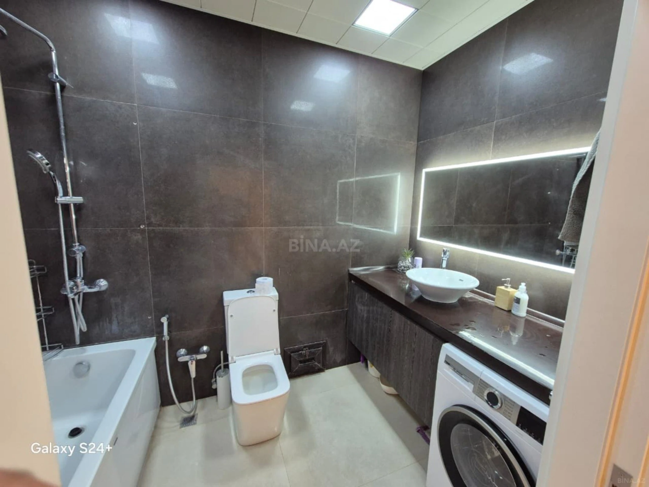 Kirayə verilir 2 otaqlı mənzil 65 m²