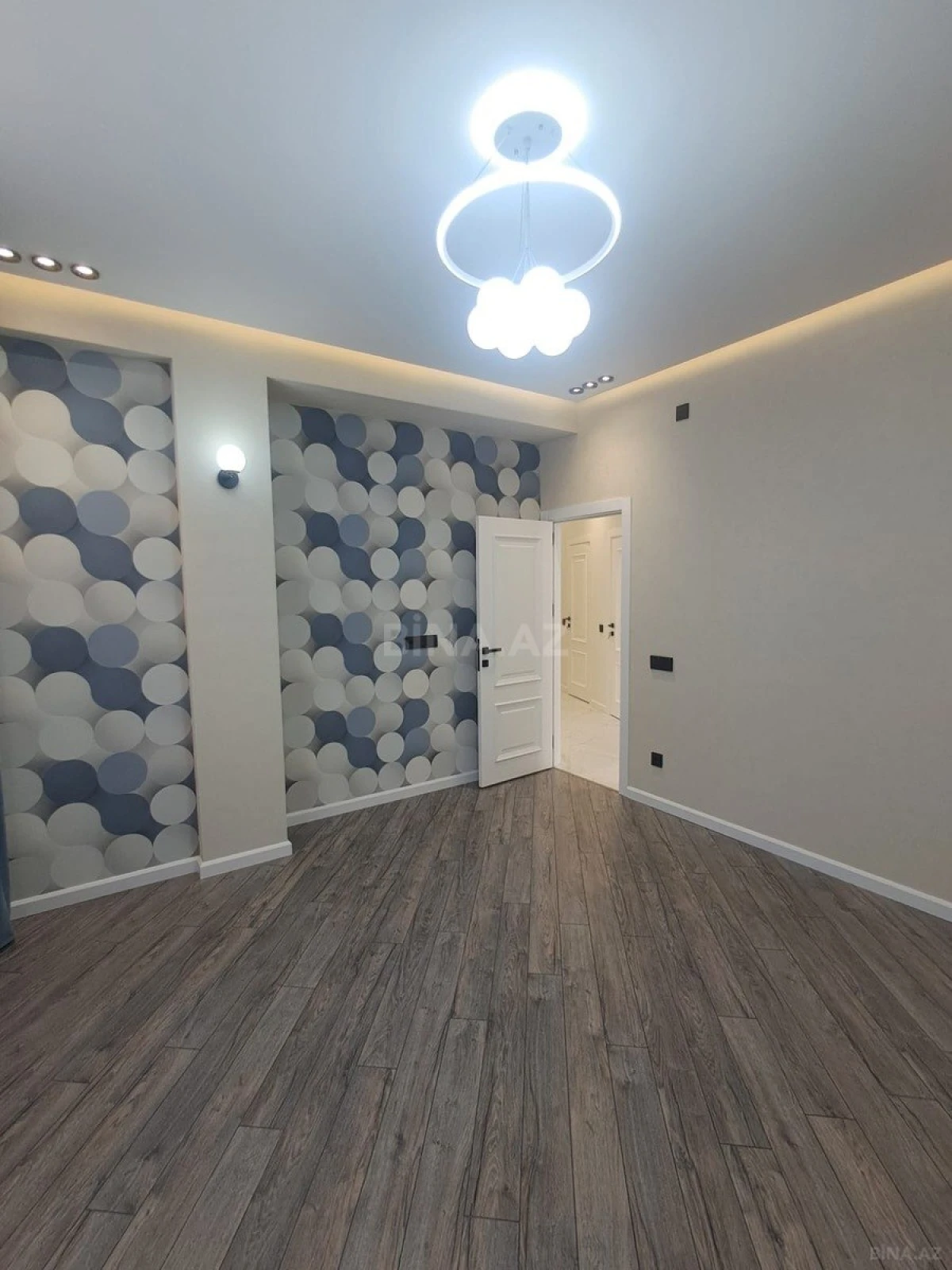 Satılır 3 otaqlı mənzil 105 m²