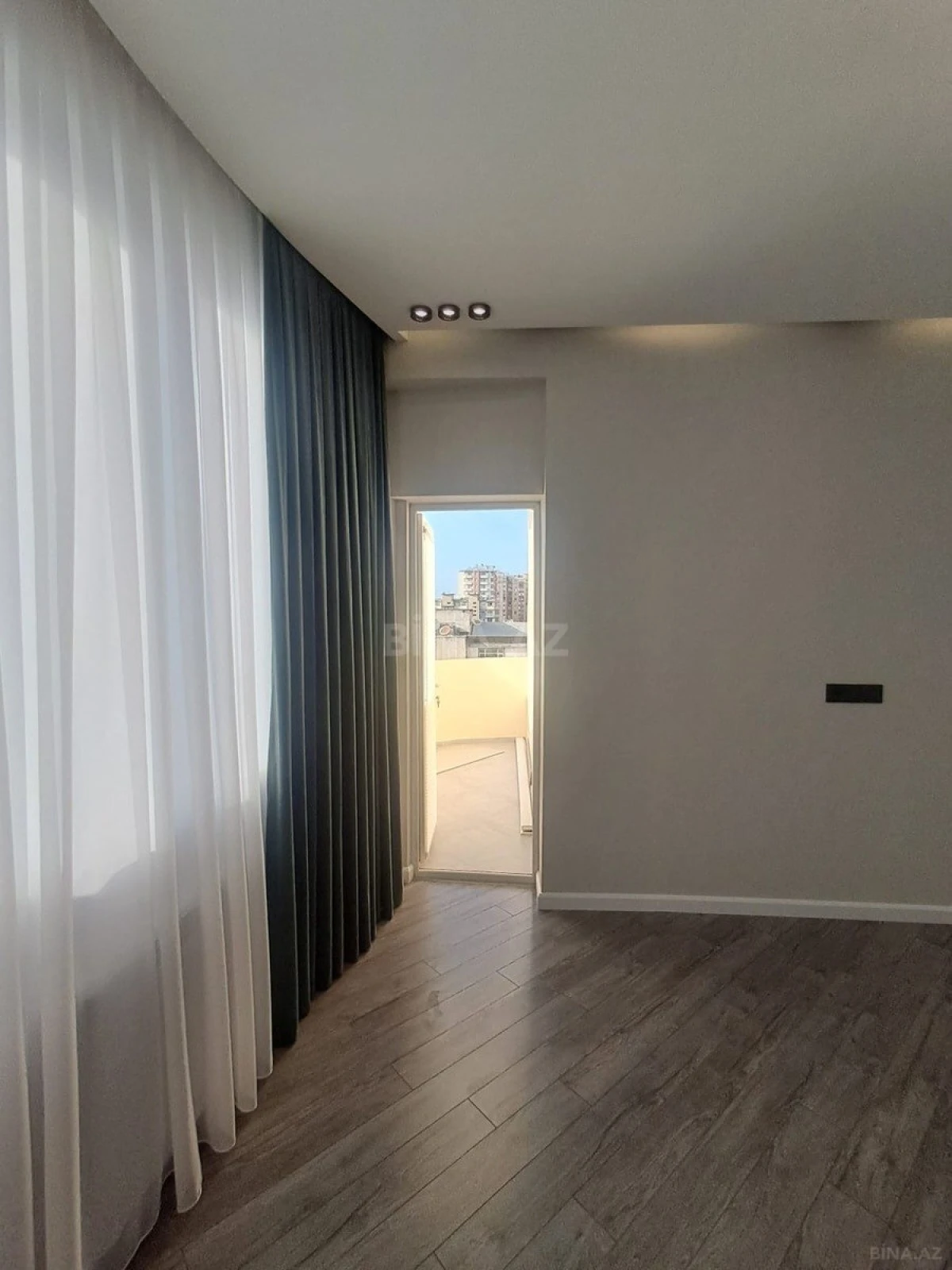 Satılır 3 otaqlı mənzil 105 m²
