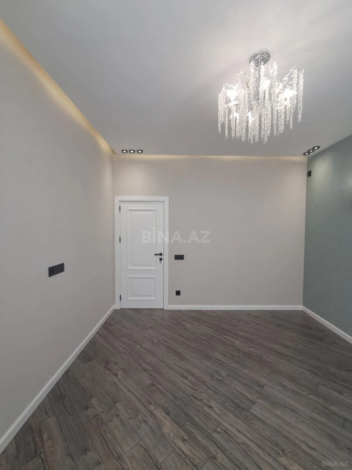 Satılır 3 otaqlı mənzil 105 m²