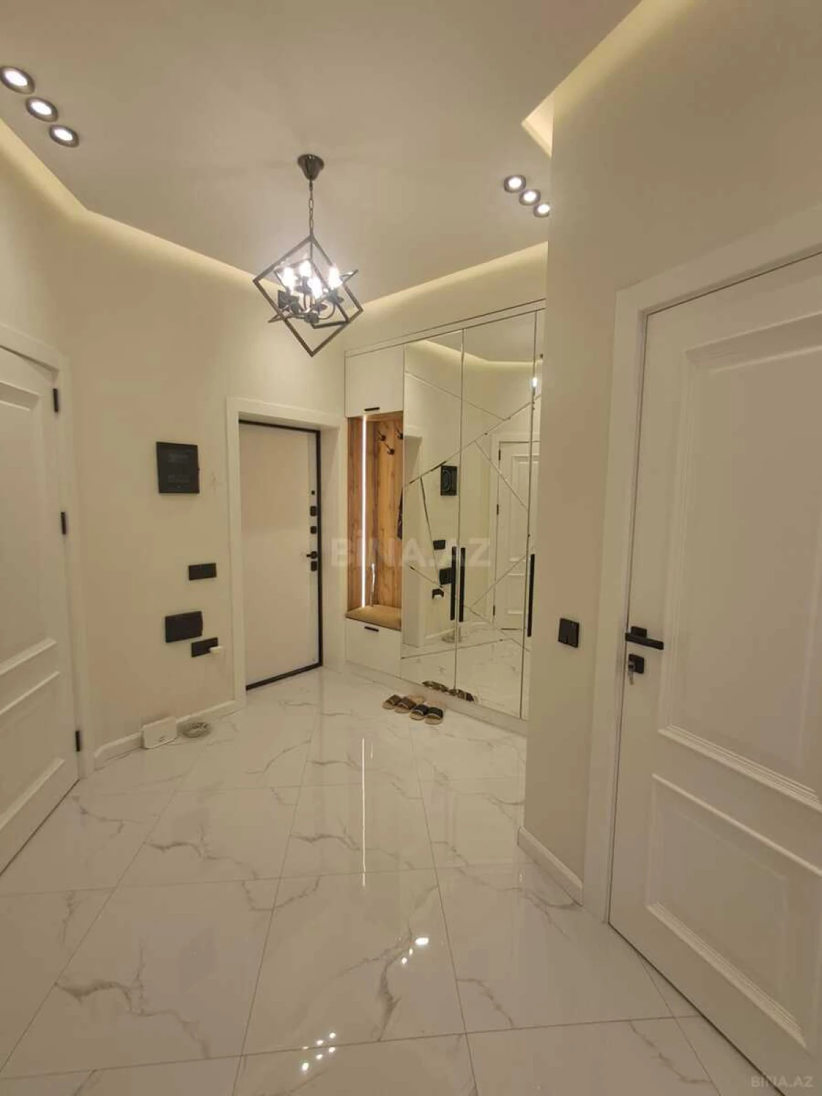 Satılır 3 otaqlı mənzil 105 m²