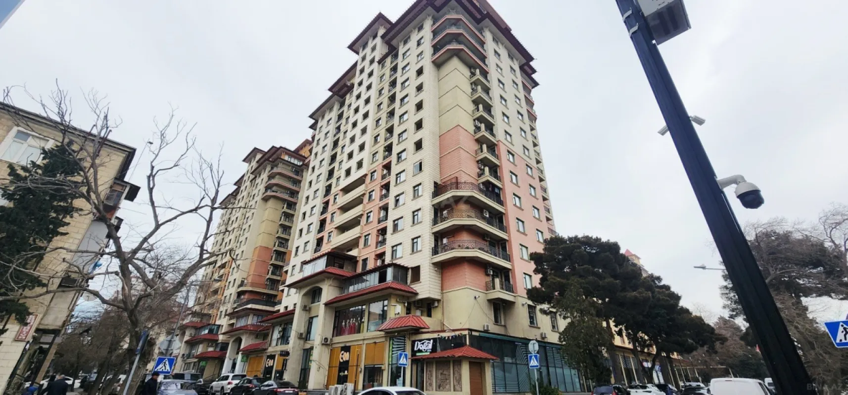 Satılır 3 otaqlı mənzil 125 m²