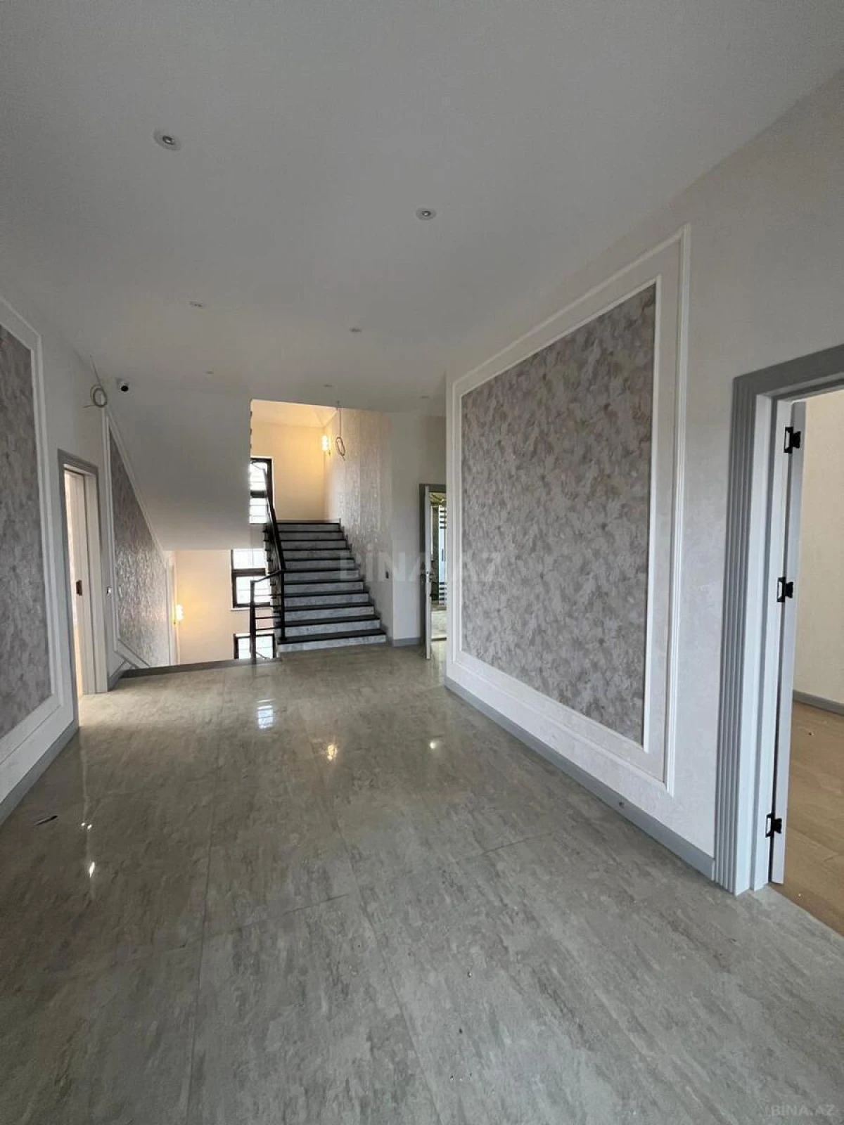 Satılır 7 otaqlı həyət evi 500 m²