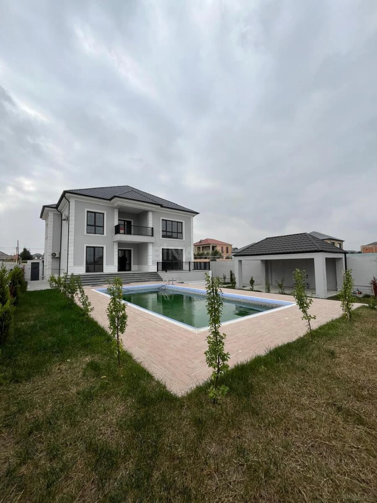 Satılır 7 otaqlı həyət evi 500 m²