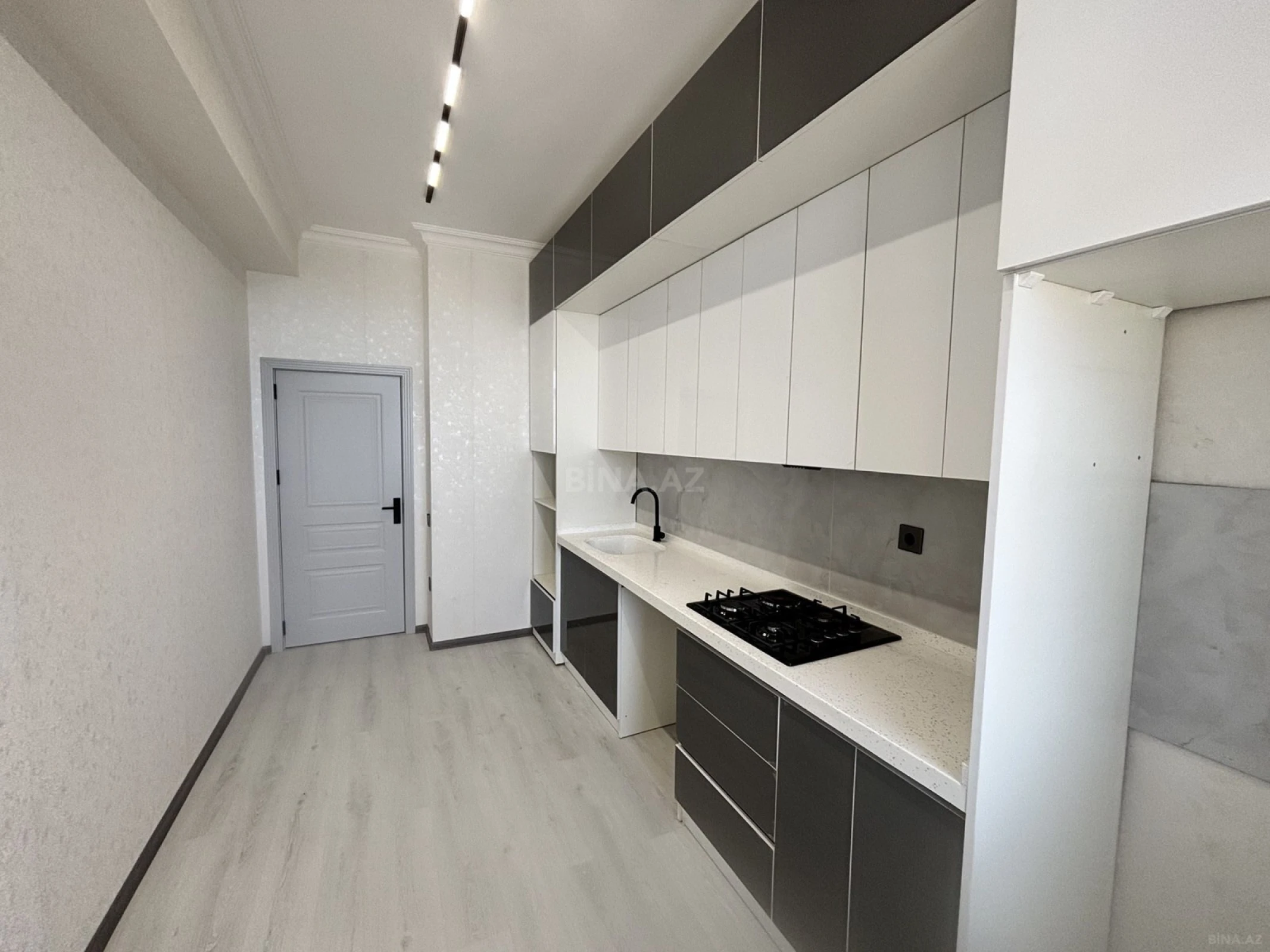 Satılır 2 otaqlı mənzil 70 m²