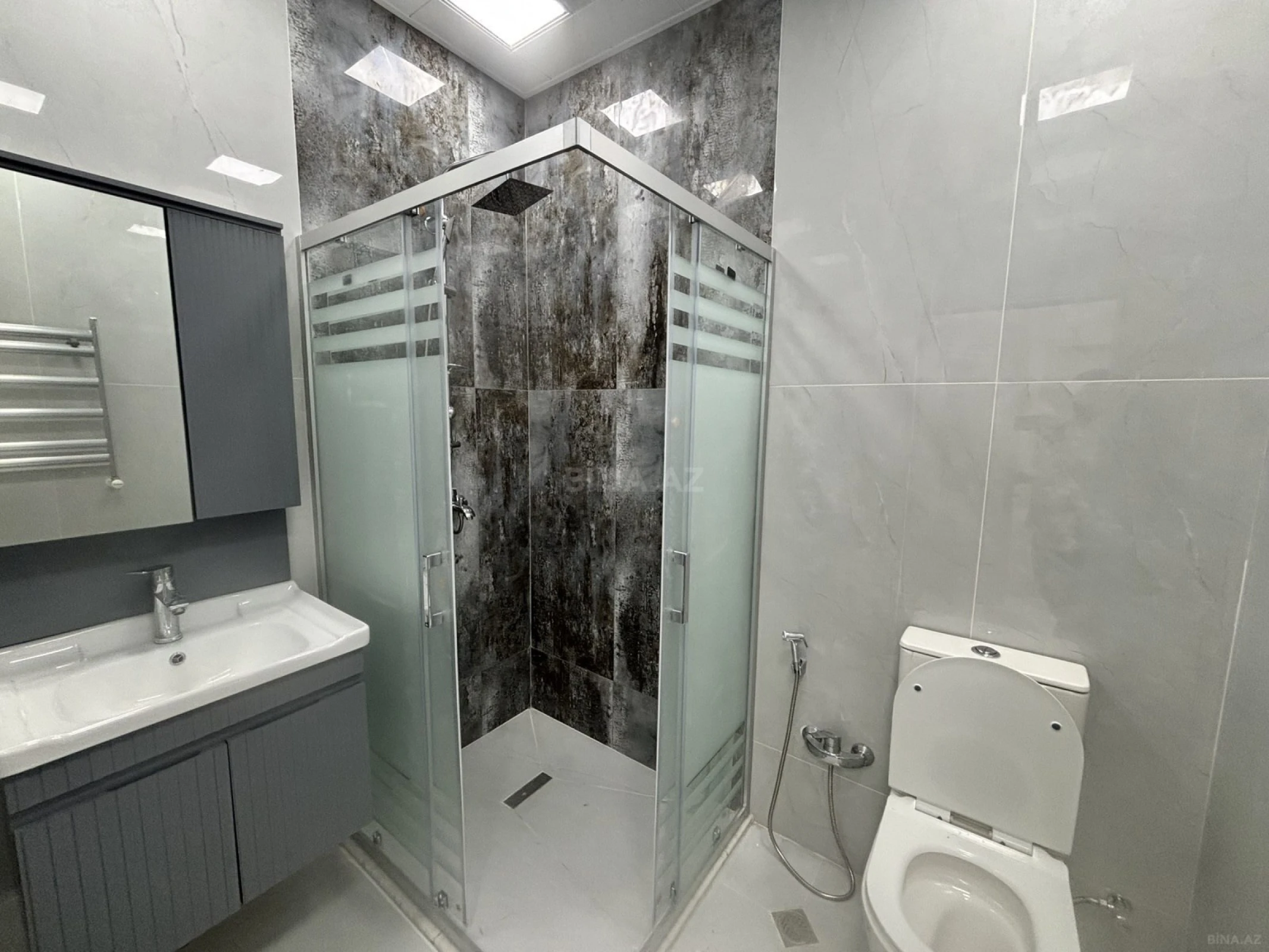 Satılır 2 otaqlı mənzil 70 m²