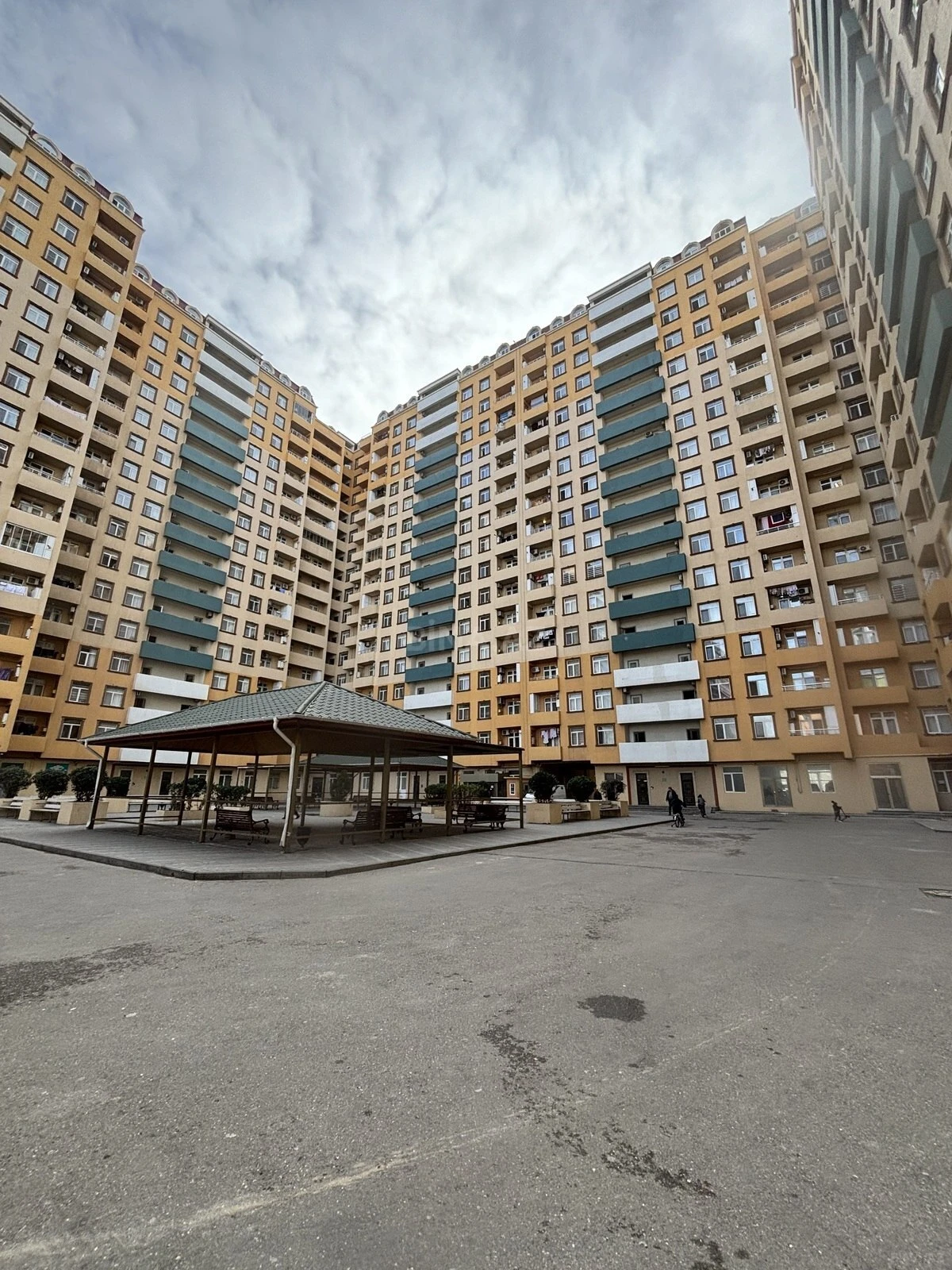 Satılır 2 otaqlı mənzil 70 m²