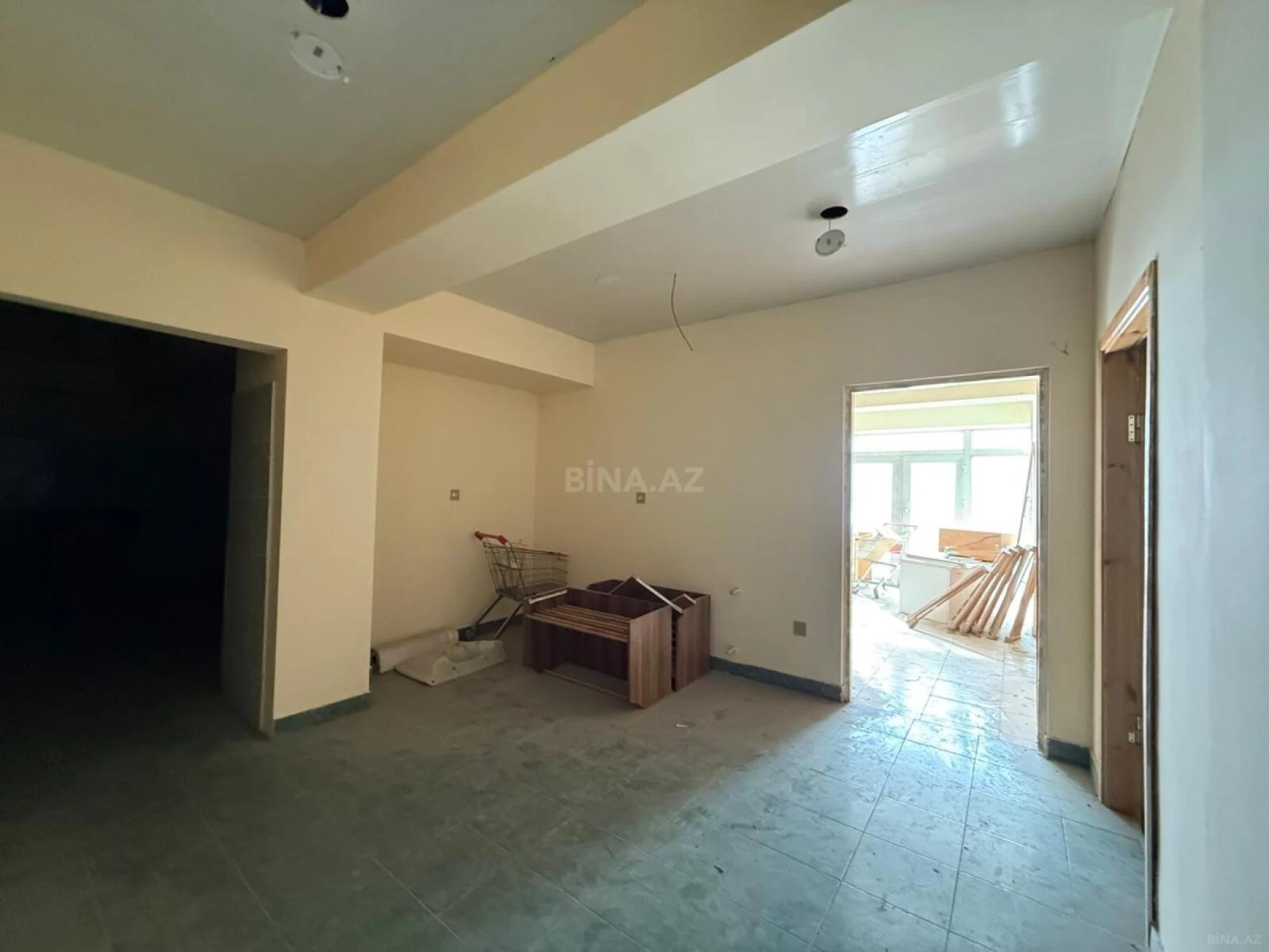 Satılır obyekt 300 m²