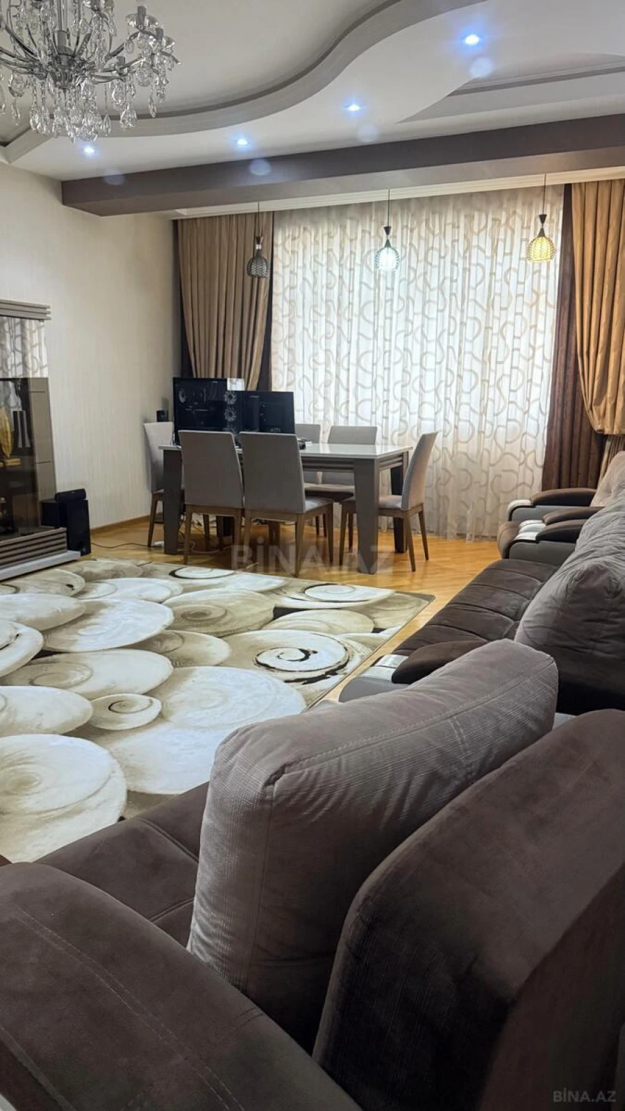 Satılır 3 otaqlı mənzil 135 m²