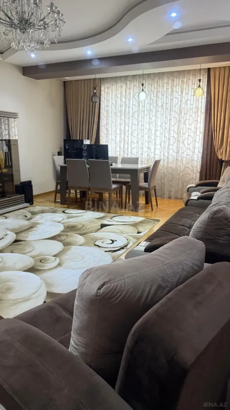 Satılır 3 otaqlı mənzil 135 m²