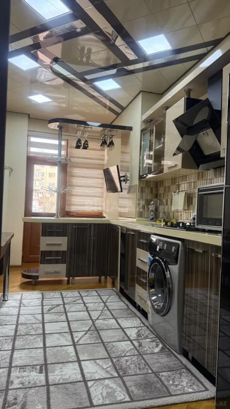 Satılır 3 otaqlı mənzil 135 m²