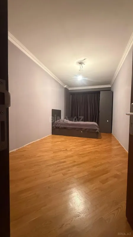 Satılır 3 otaqlı mənzil 135 m²