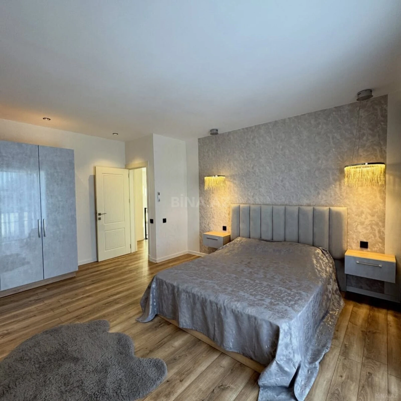 Satılır 5 otaqlı həyət evi 190 m²