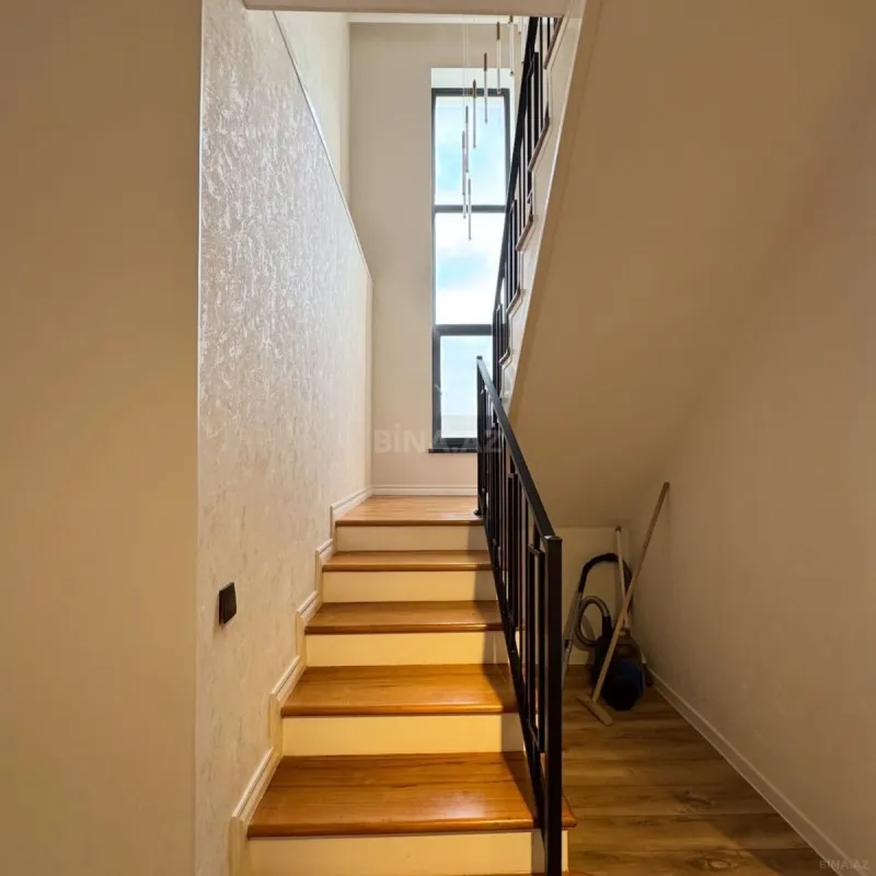 Satılır 5 otaqlı həyət evi 190 m²