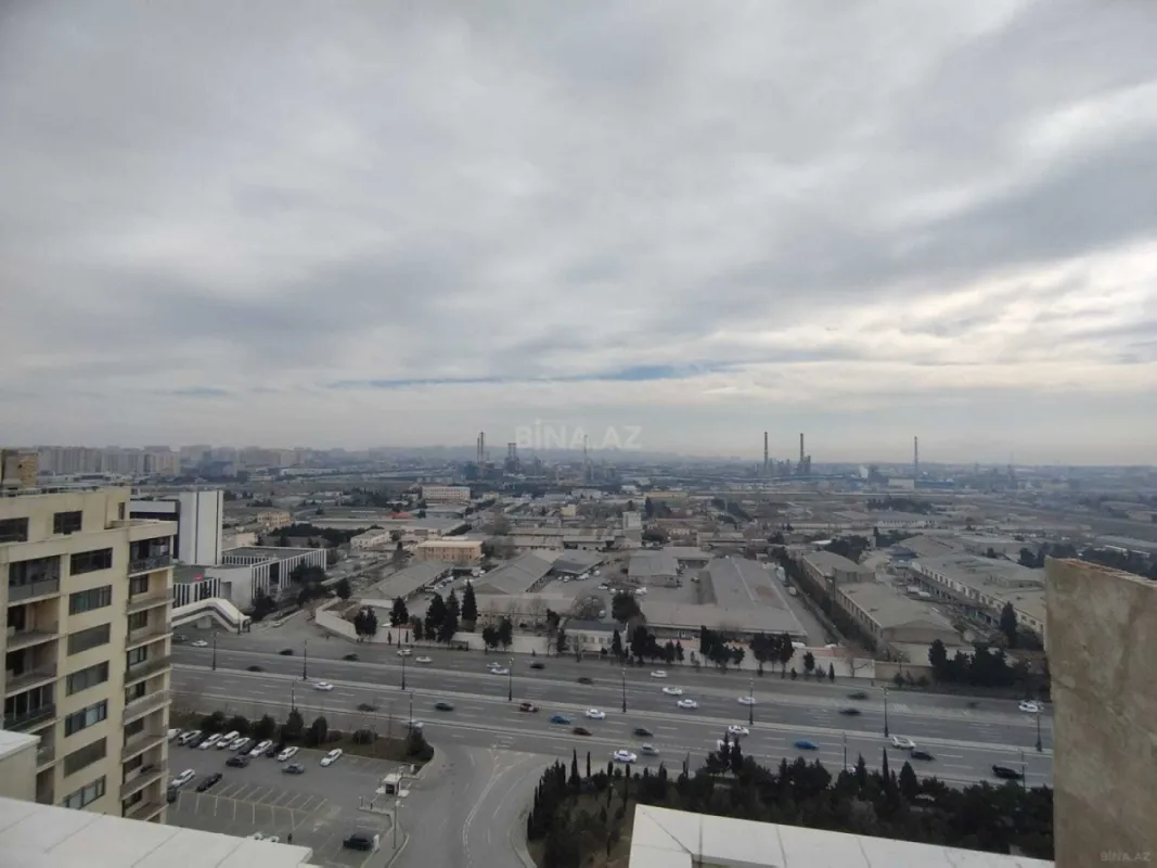 Satılır 6 otaqlı mənzil 396 m²