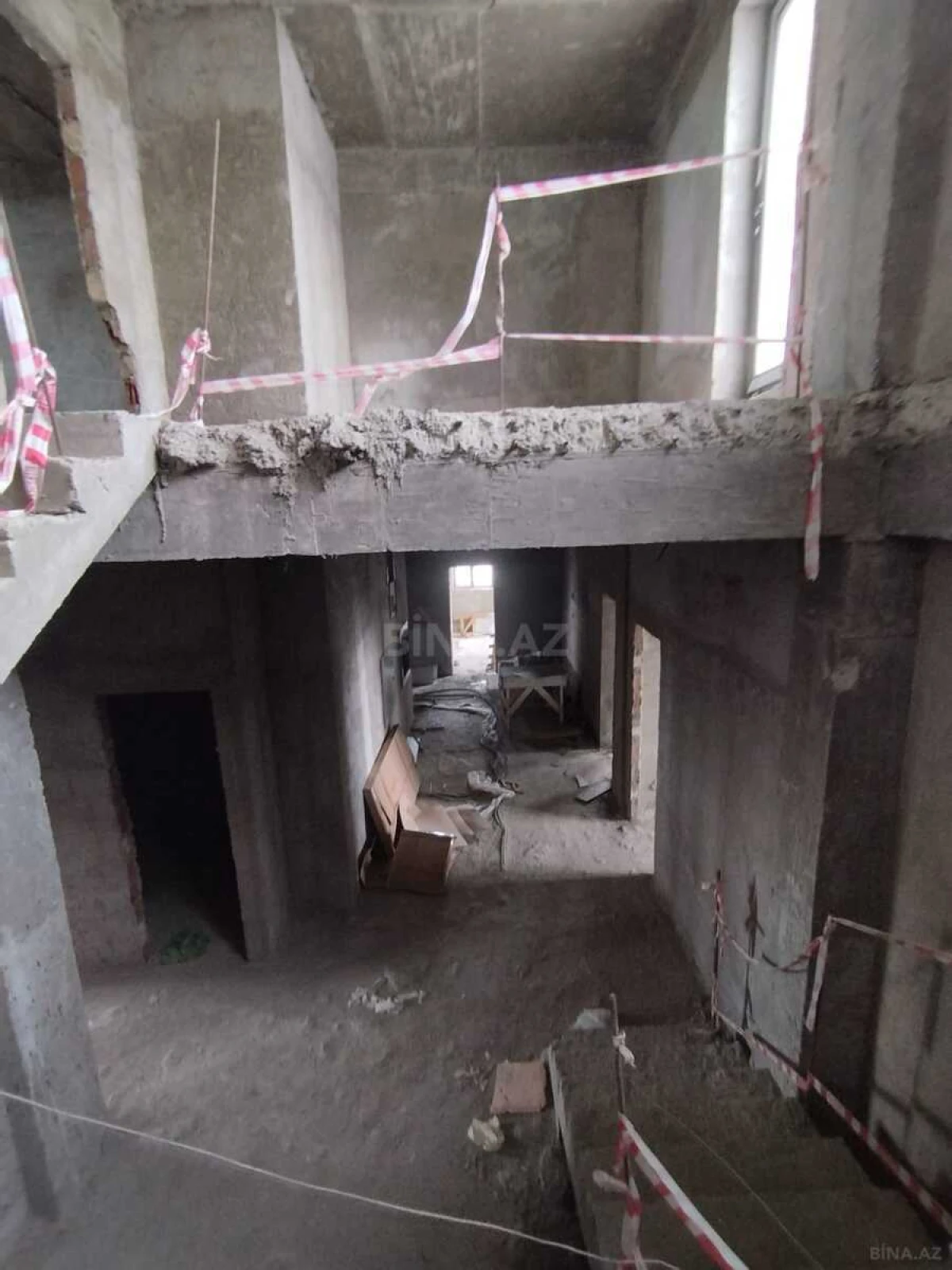 Satılır 6 otaqlı mənzil 396 m²