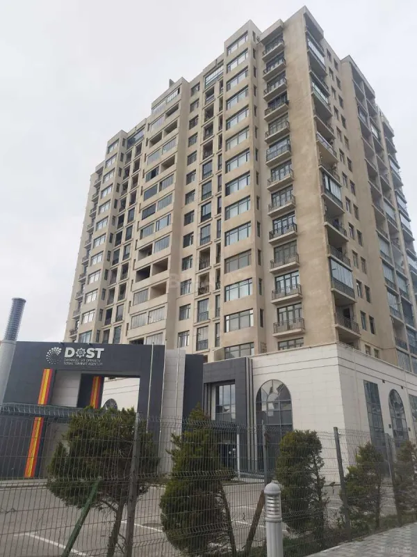 Satılır 6 otaqlı mənzil 396 m²