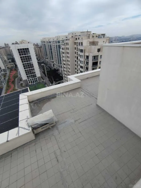 Satılır 6 otaqlı mənzil 396 m²