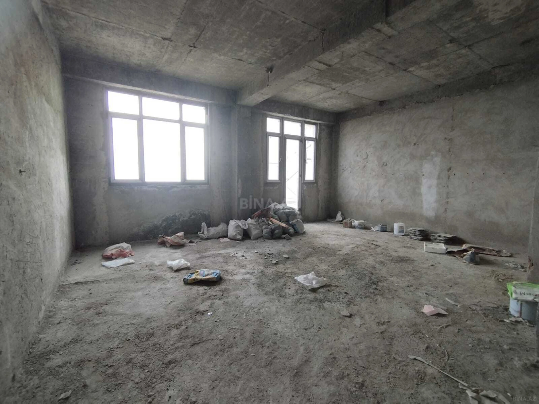 Satılır 6 otaqlı mənzil 396 m²