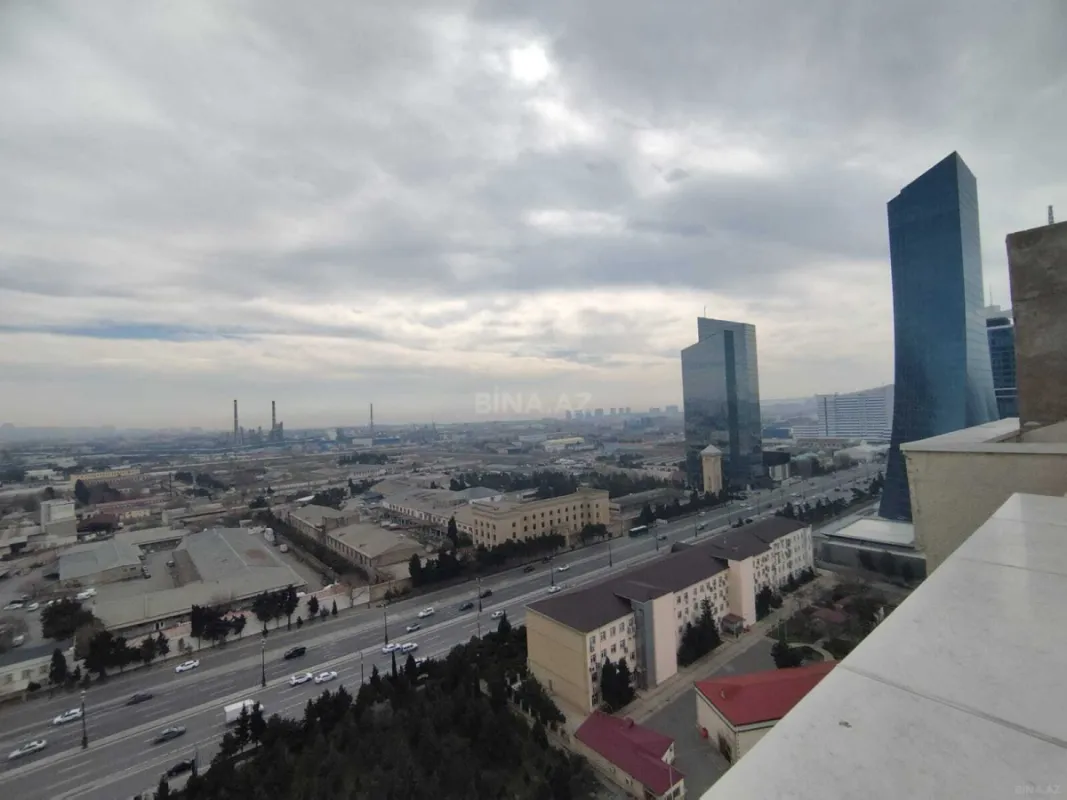 Satılır 6 otaqlı mənzil 396 m²