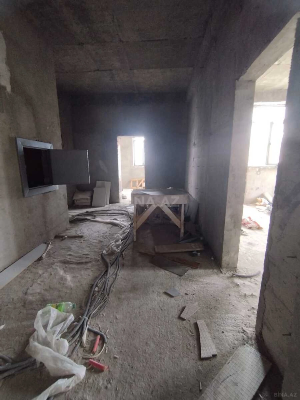 Satılır 6 otaqlı mənzil 396 m²