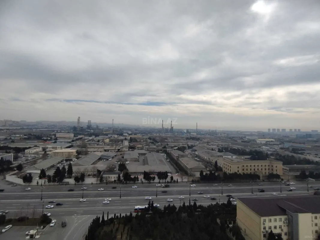 Satılır 6 otaqlı mənzil 396 m²