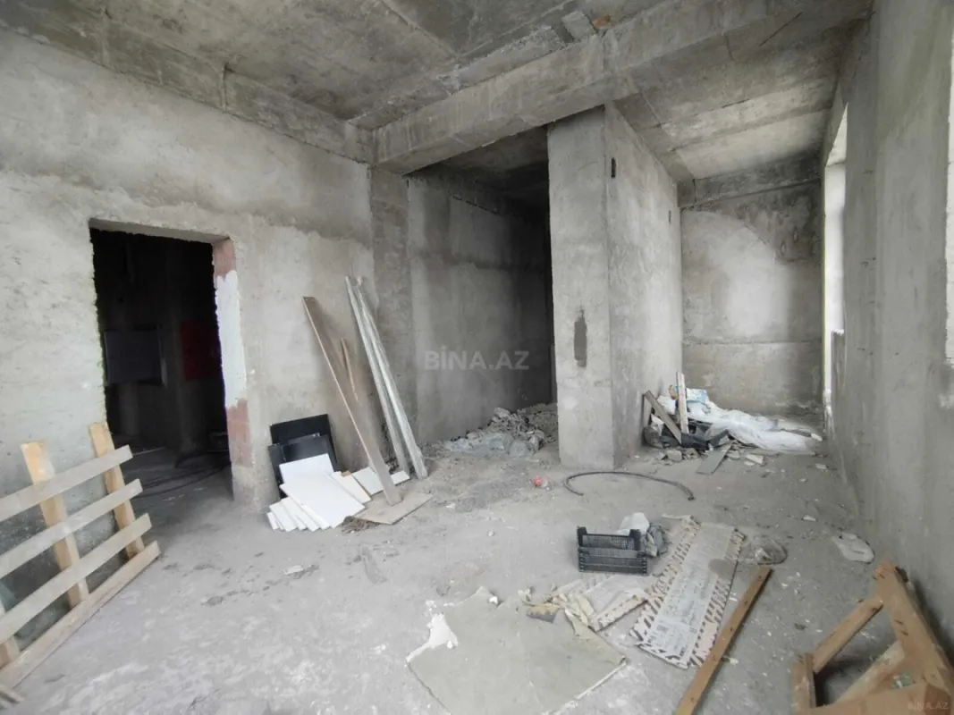 Satılır 6 otaqlı mənzil 396 m²