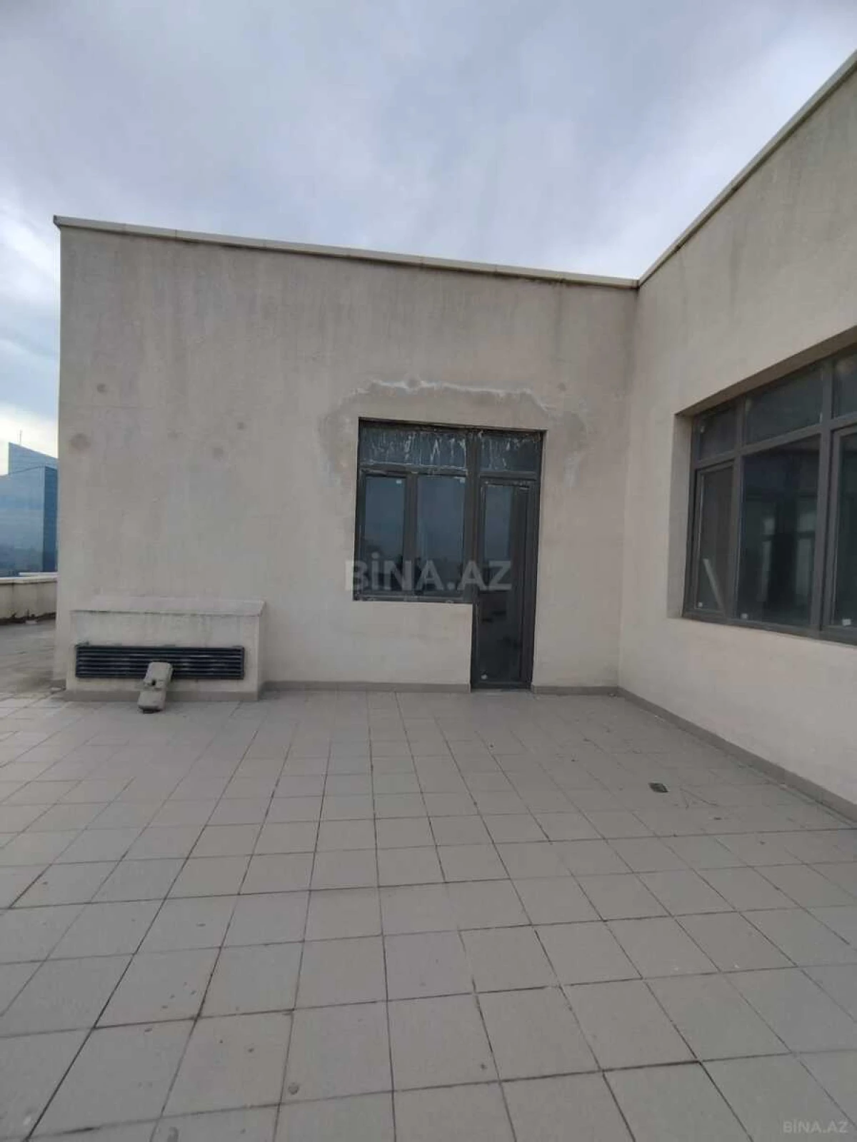 Satılır 6 otaqlı mənzil 396 m²