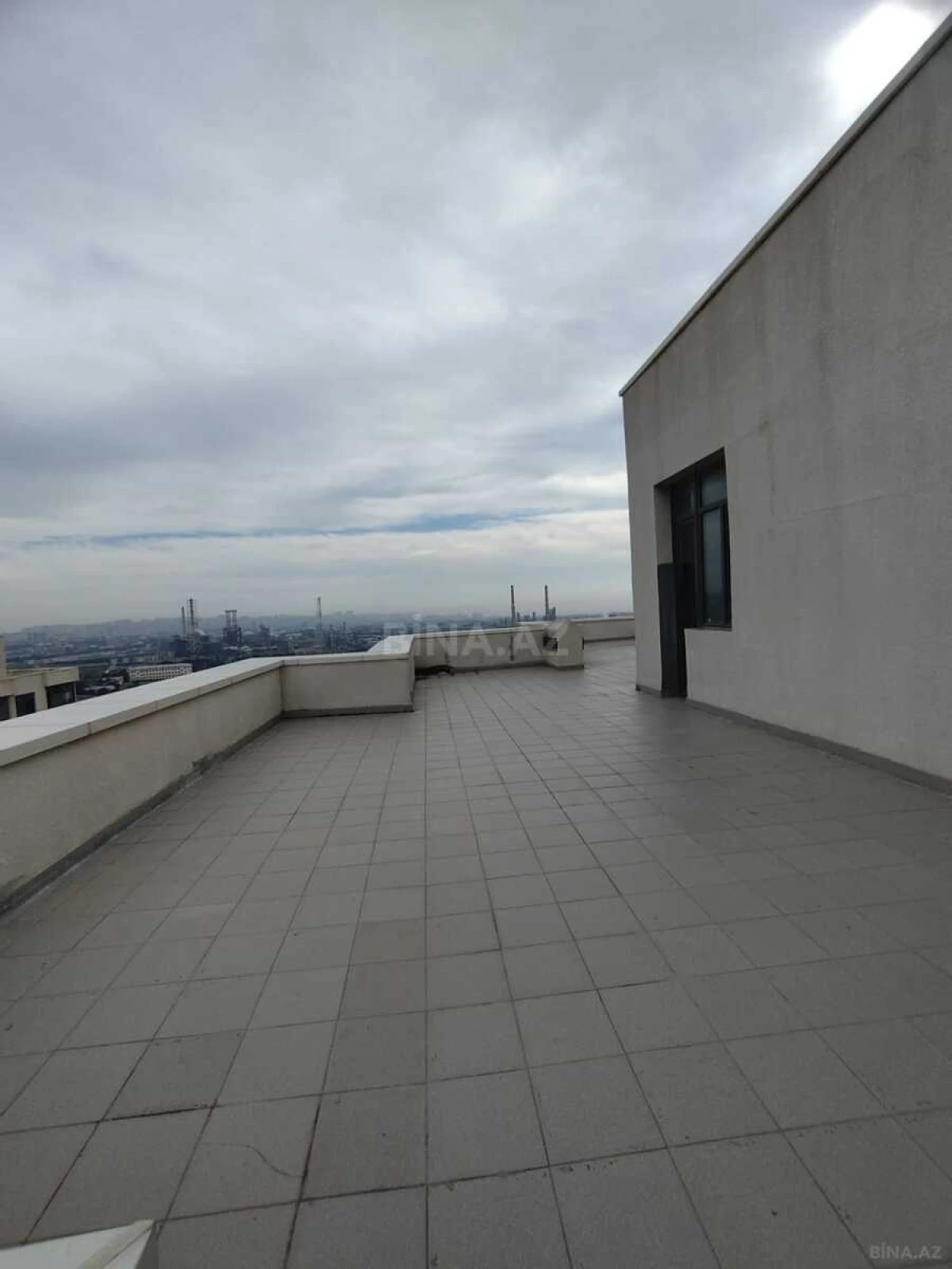 Satılır 6 otaqlı mənzil 396 m²
