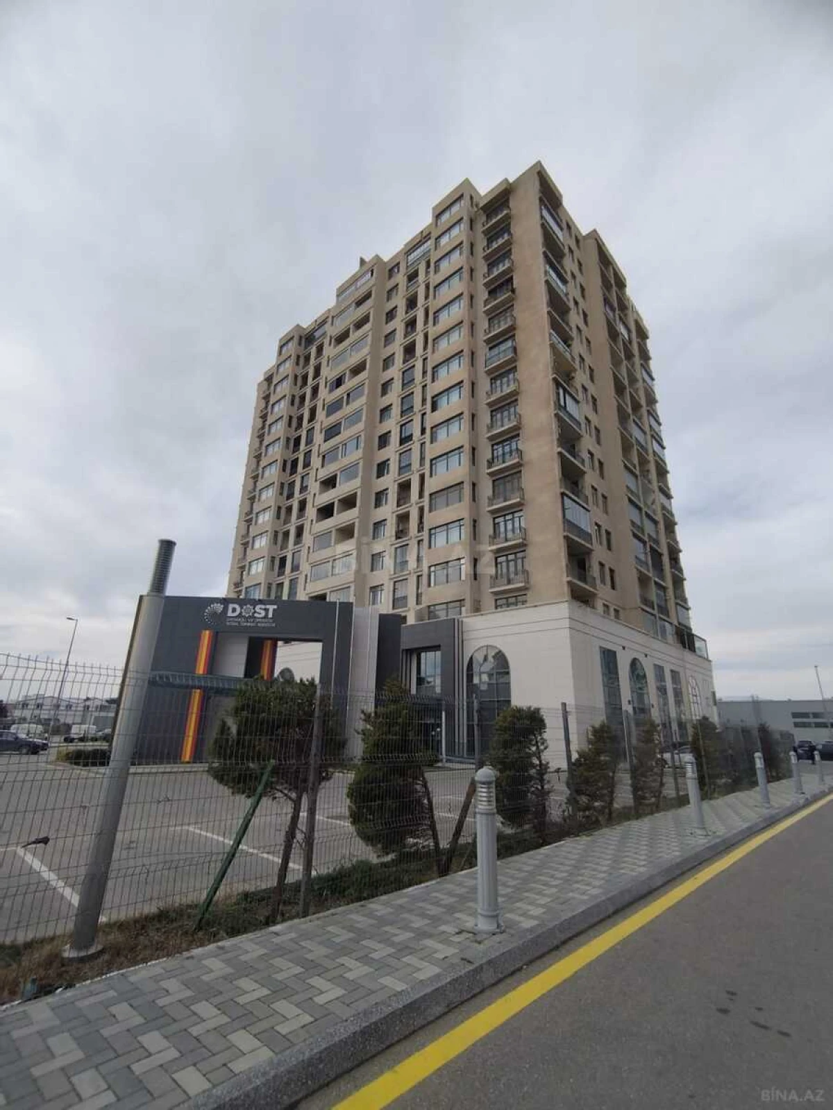 Satılır 6 otaqlı mənzil 396 m²