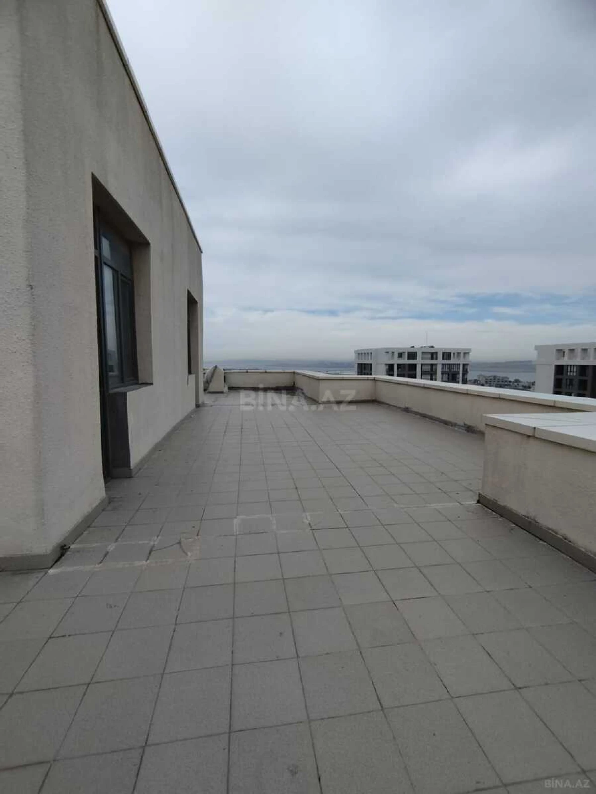 Satılır 6 otaqlı mənzil 396 m²