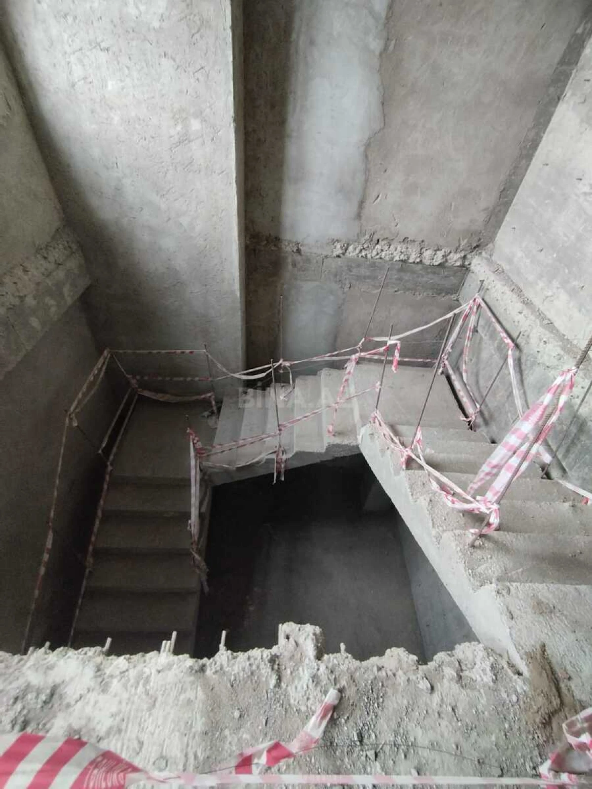 Satılır 6 otaqlı mənzil 396 m²