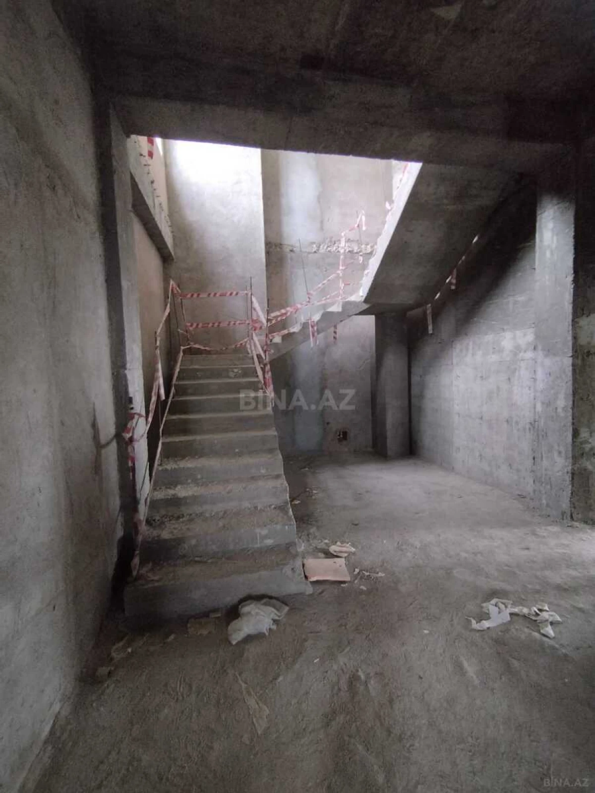 Satılır 6 otaqlı mənzil 396 m²