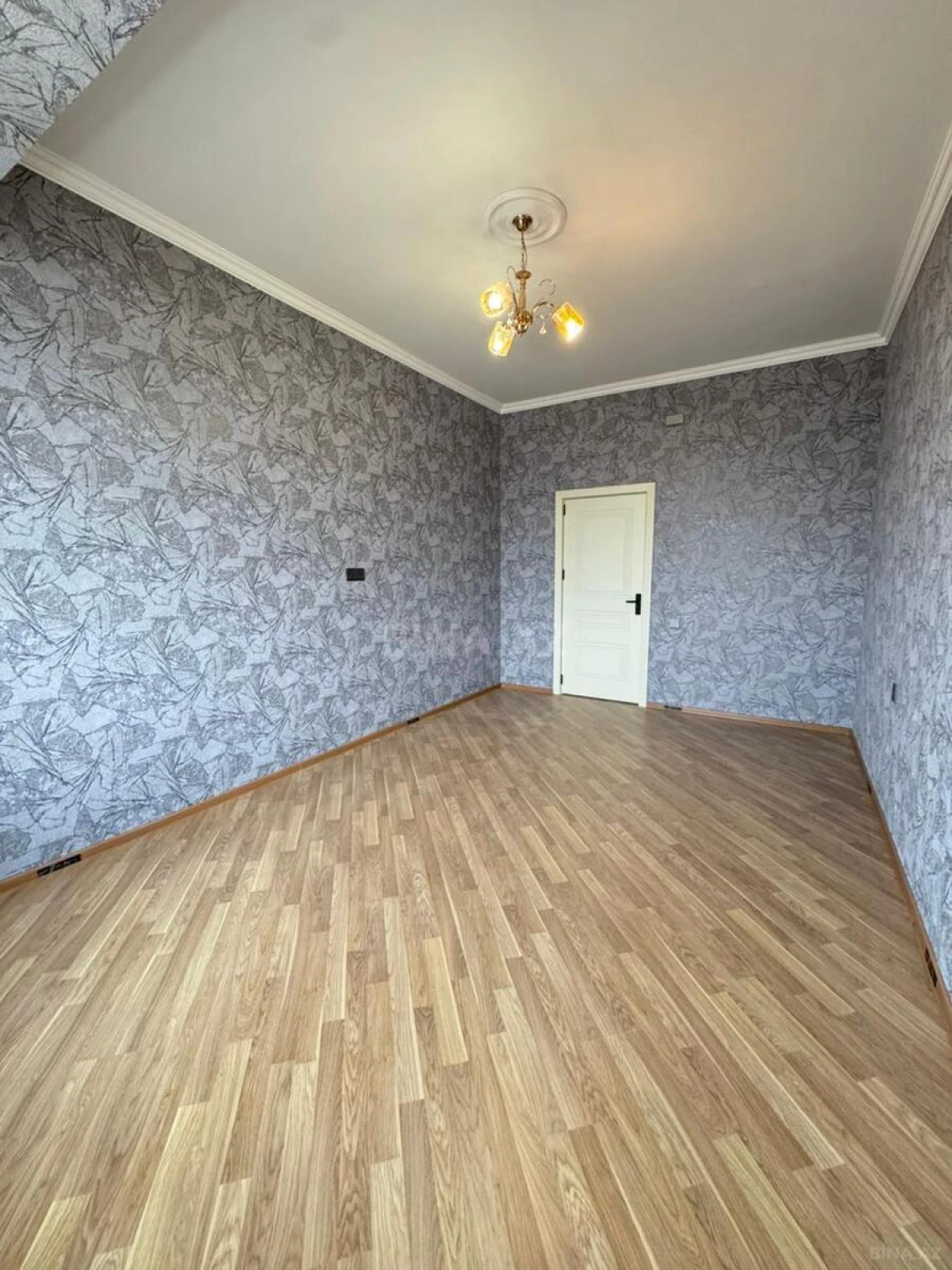 Satılır 2 otaqlı mənzil 79 m²