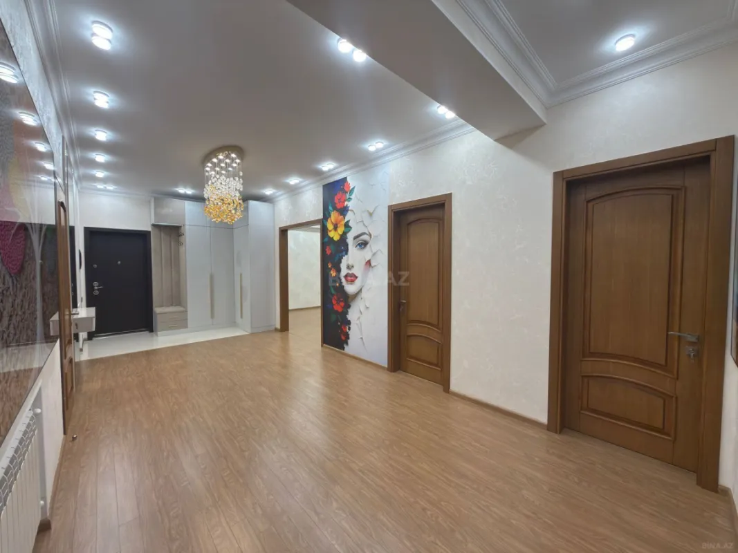 Satılır 3 otaqlı mənzil 135 m²