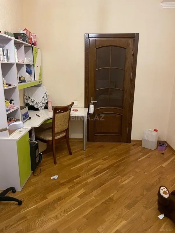 Satılır 4 otaqlı mənzil 175 m²