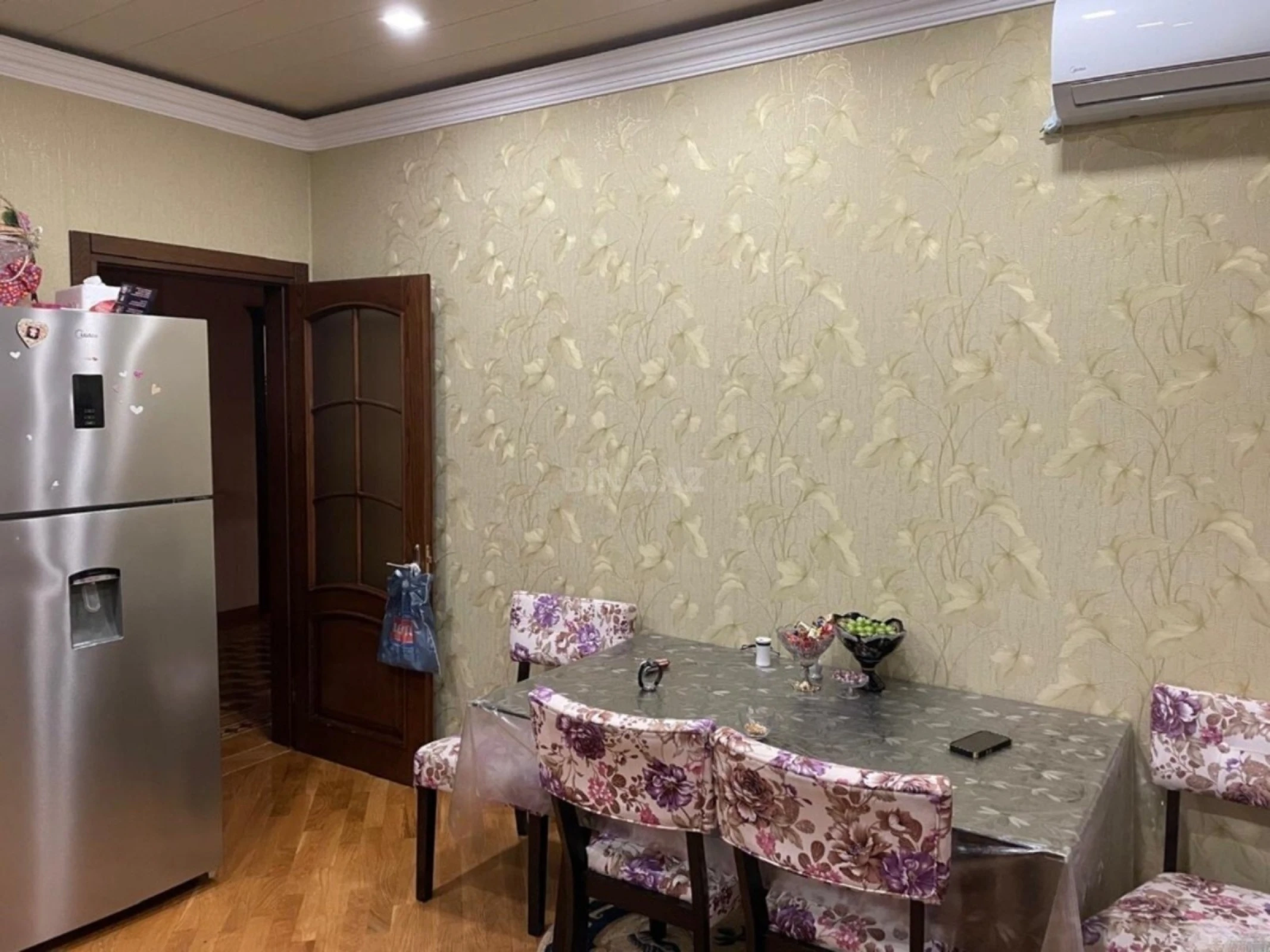 Satılır 4 otaqlı mənzil 175 m²