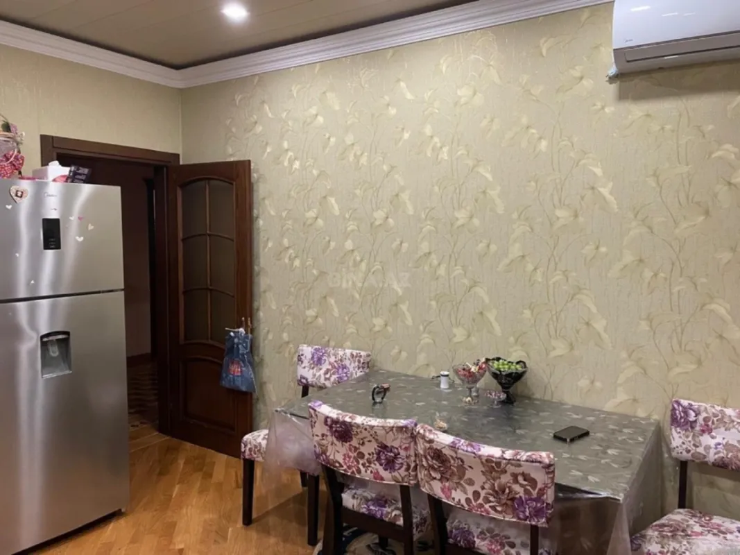 Satılır 4 otaqlı mənzil 175 m²