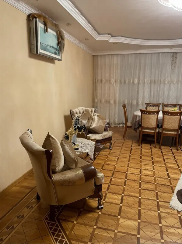 Satılır 4 otaqlı mənzil 175 m²