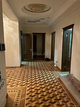 Satılır 4 otaqlı mənzil 175 m²