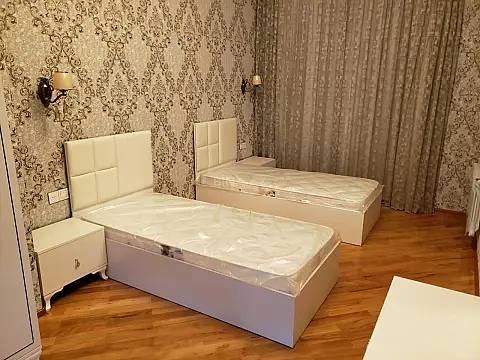 Kirayə verilir 3 otaqlı mənzil 130 m²