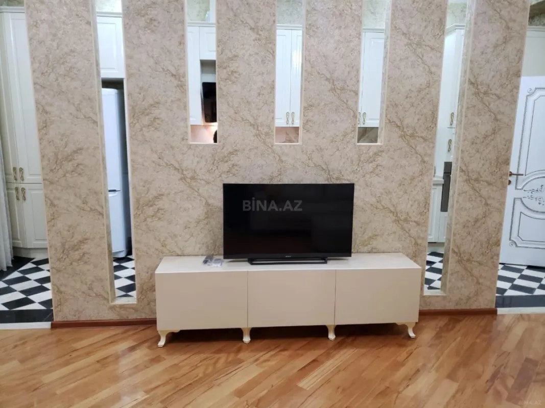 Kirayə verilir 3 otaqlı mənzil 130 m²