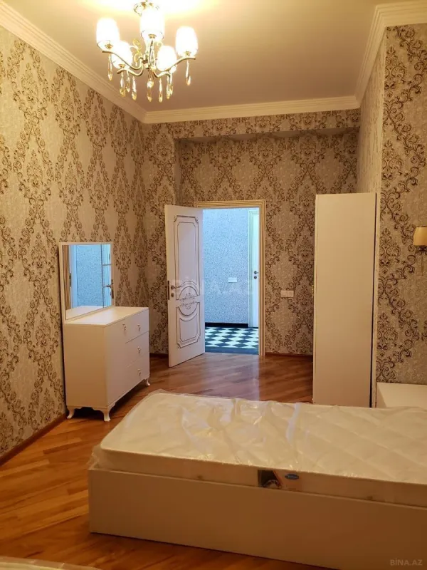 Kirayə verilir 3 otaqlı mənzil 130 m²