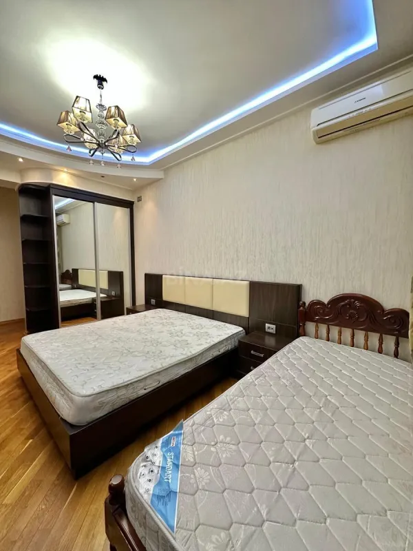 Kirayə verilir 2 otaqlı mənzil 95 m²